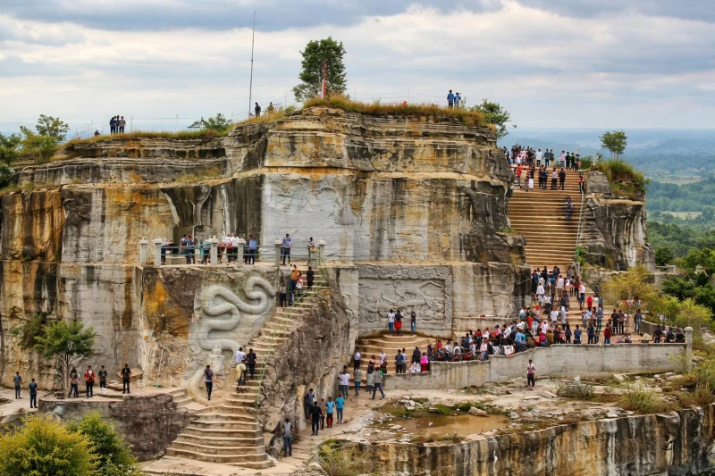 private-trip-borobudur-tiket-masuk-svargabumi-plaosan-tebing-breksi